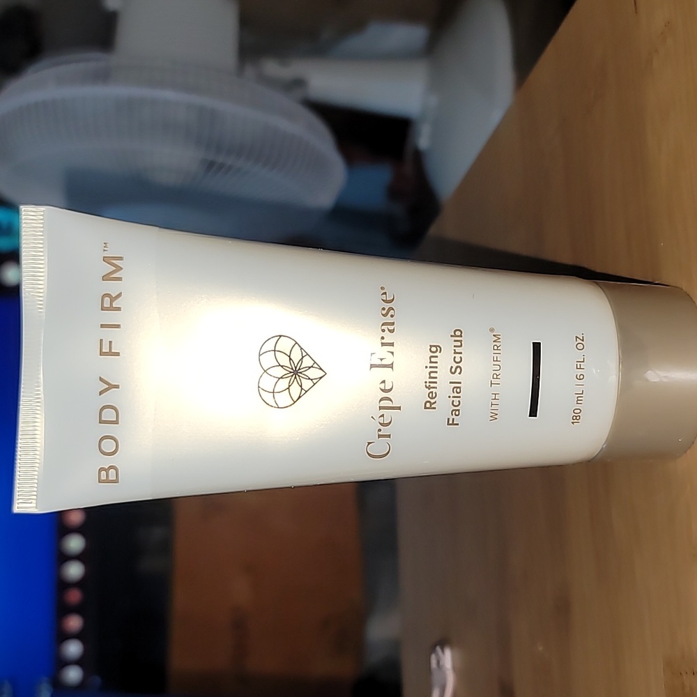 🆕️Crepe Erase Refining Facial Scrub